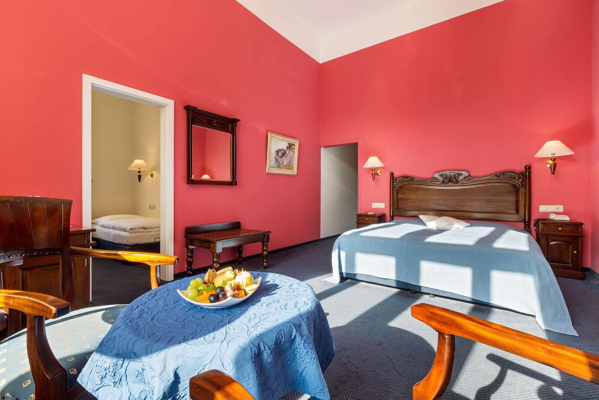 Schlosshotel Ralswiek Ngoại thất bức ảnh