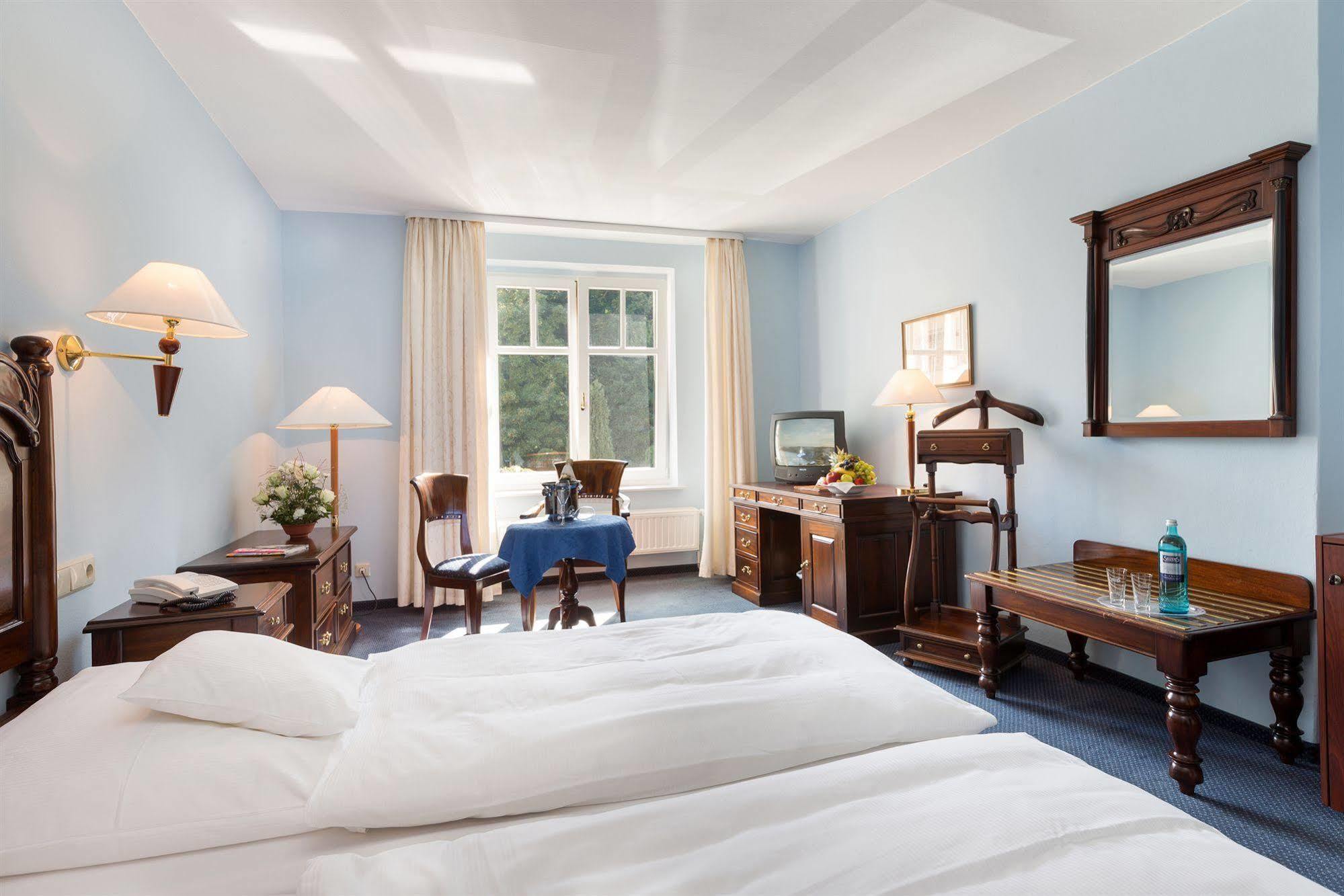 Schlosshotel Ralswiek Ngoại thất bức ảnh